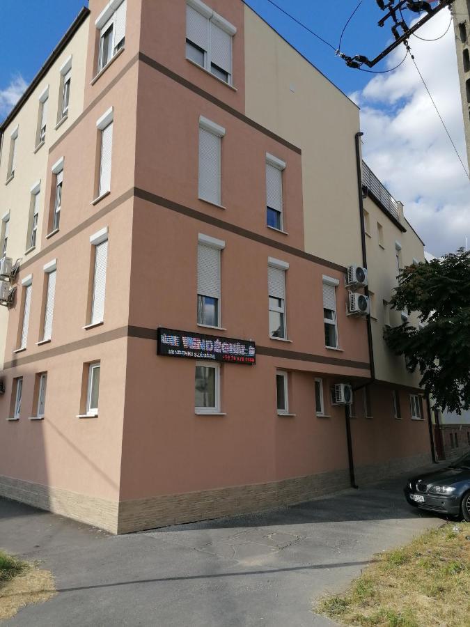 Edes Alom Guesthouse Szeged Eksteriør bilde